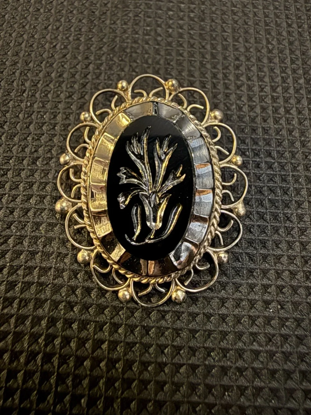 Vintage Black Glass‎ Floral Cameo Brooch with Filigree Frame